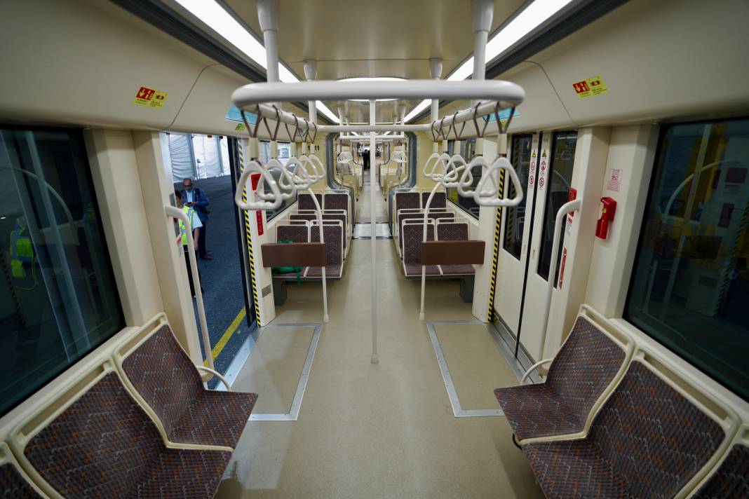 İmamoğlu 420 Yolcu Kapasiteli Yeni Elektrikli Metrobüsleri Tanıttı! Görenler Hayran Oldu 6